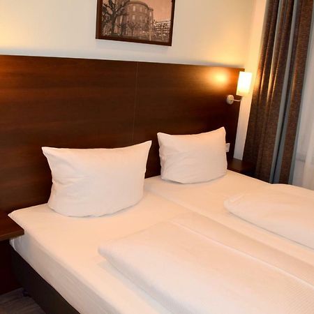 Trip Inn Budget Hotel Messe Frankfurt am Main Bagian luar foto