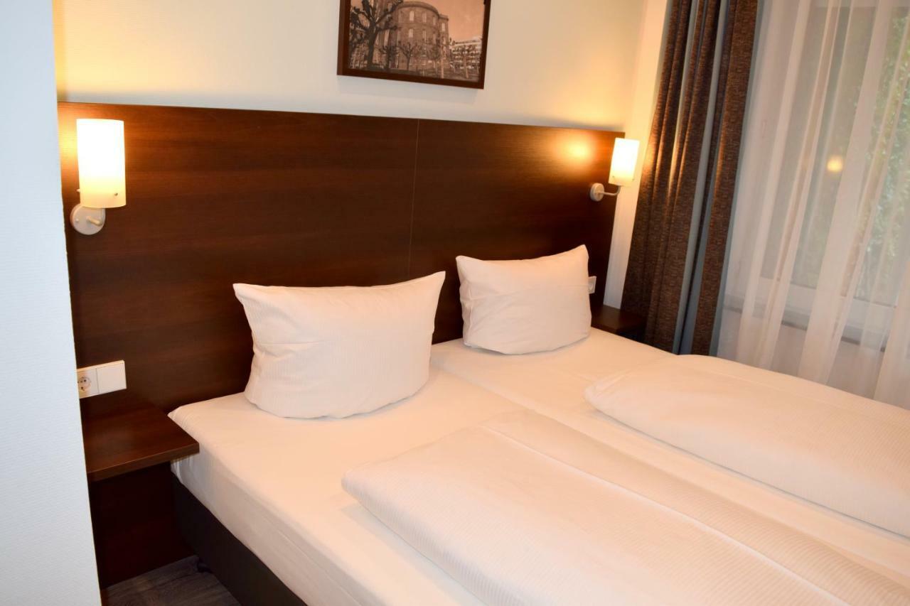 Trip Inn Budget Hotel Messe Frankfurt am Main Bagian luar foto